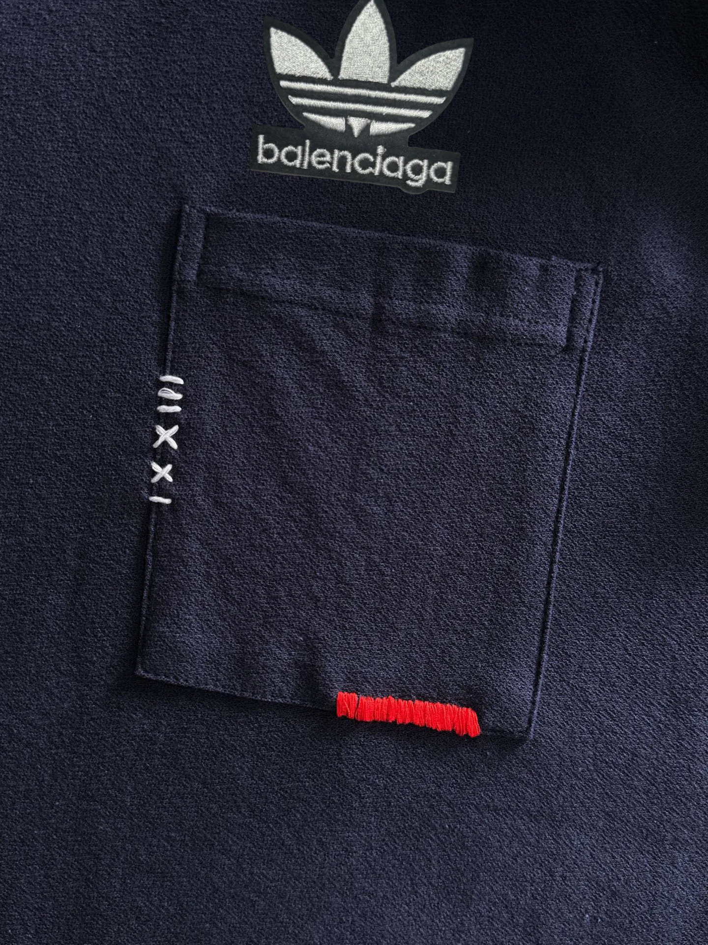 Paris Clover High Quality 26ss New Arrival men's short-sleeved T-shirt is made of combed cotton yarn-spun cotton fabric, no pressure when entering and exiting the counter. Exclusive control of raw materials. It feels substantial when weighed, and the upper body is more textured than ordinary T-shirts. This texture can handle the weather easily and is suitable for both hot and cold! Designed for a loose fit. Size: M to 4XL